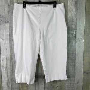 Chico’s Size 3 White Capri Pants w/Side Zipper with A Hook & Eye Closure
